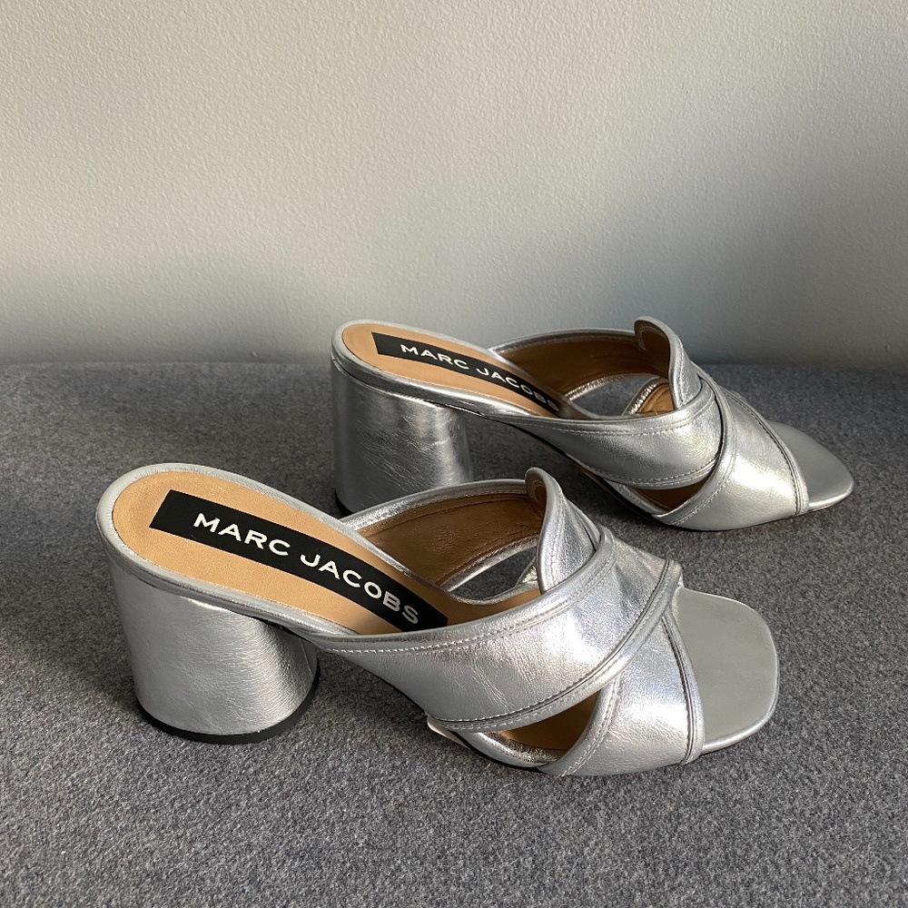 BRAND NEW Marc Jacobs Metallic Silver Sandal